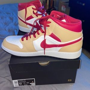 Jordan 1 Mid
